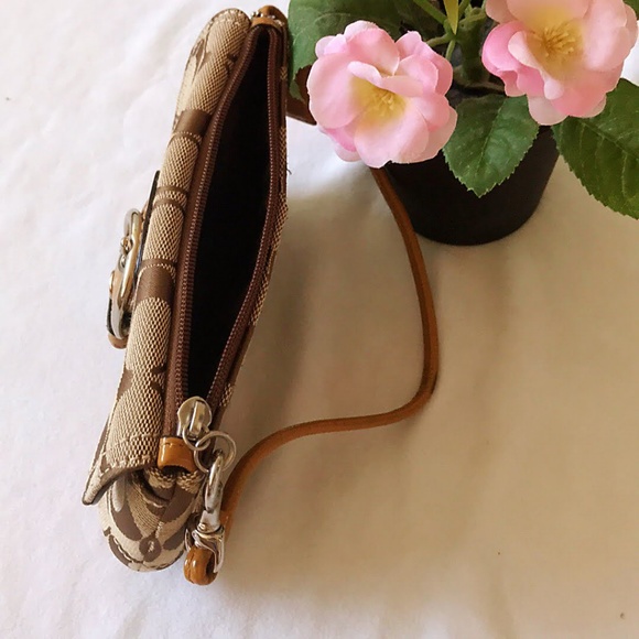 Coach Wristlet - Picture 4 of 4